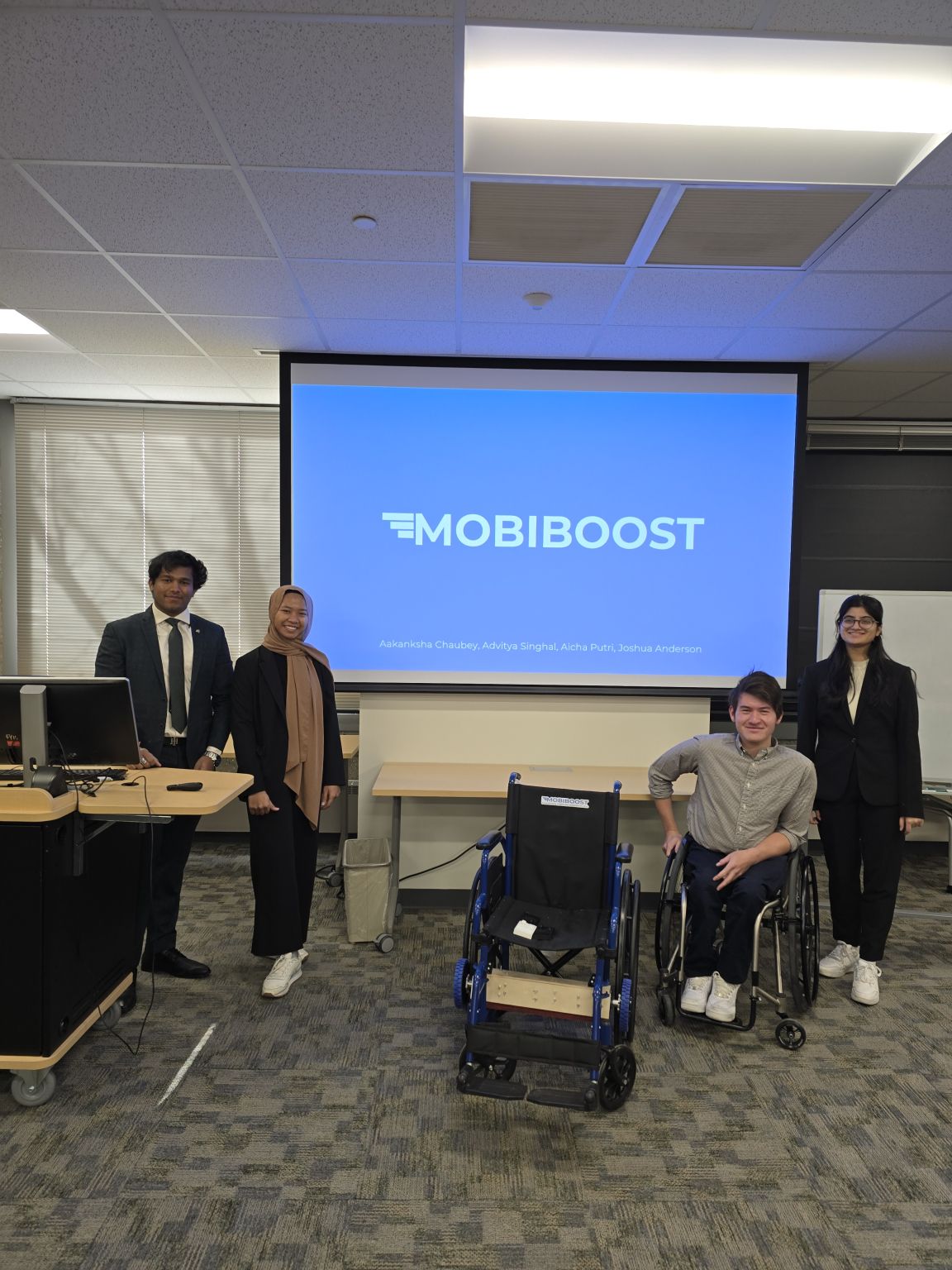 MobiBoost team presenting at Mottier Innovation Challenge